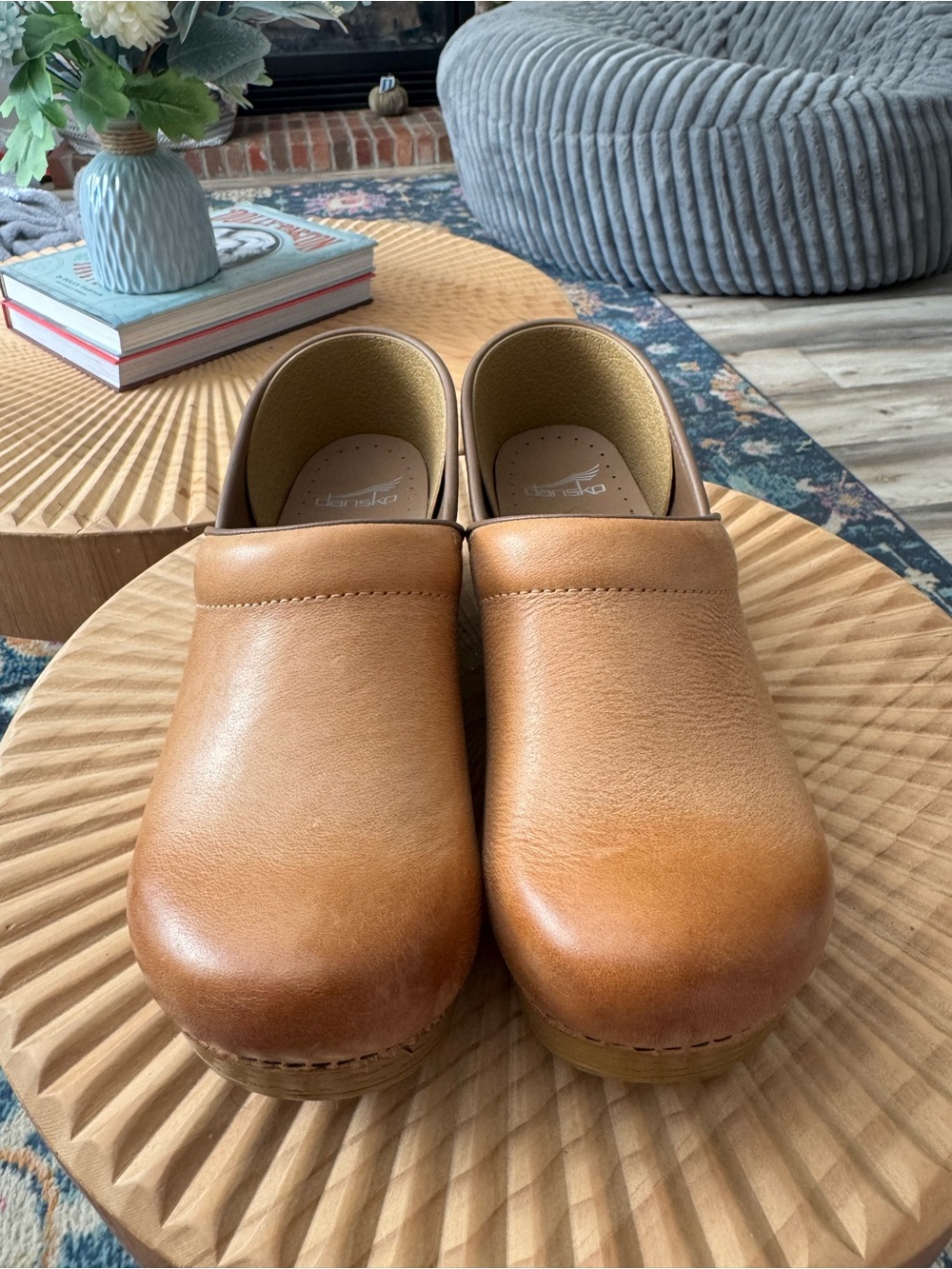 Dansko Professional Clogs honey brown distressed leather finish size 40W - Picture 5 of 15